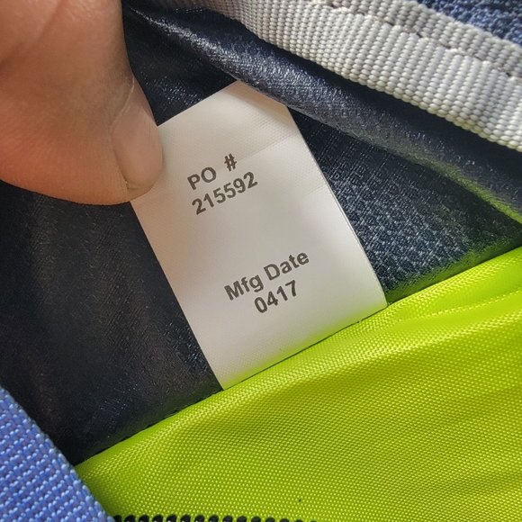 Camelbak Daystar 16 Hydration Backpack 2.5L Reservoir Mesh Back Hiking Camping - Picture 15 of 16